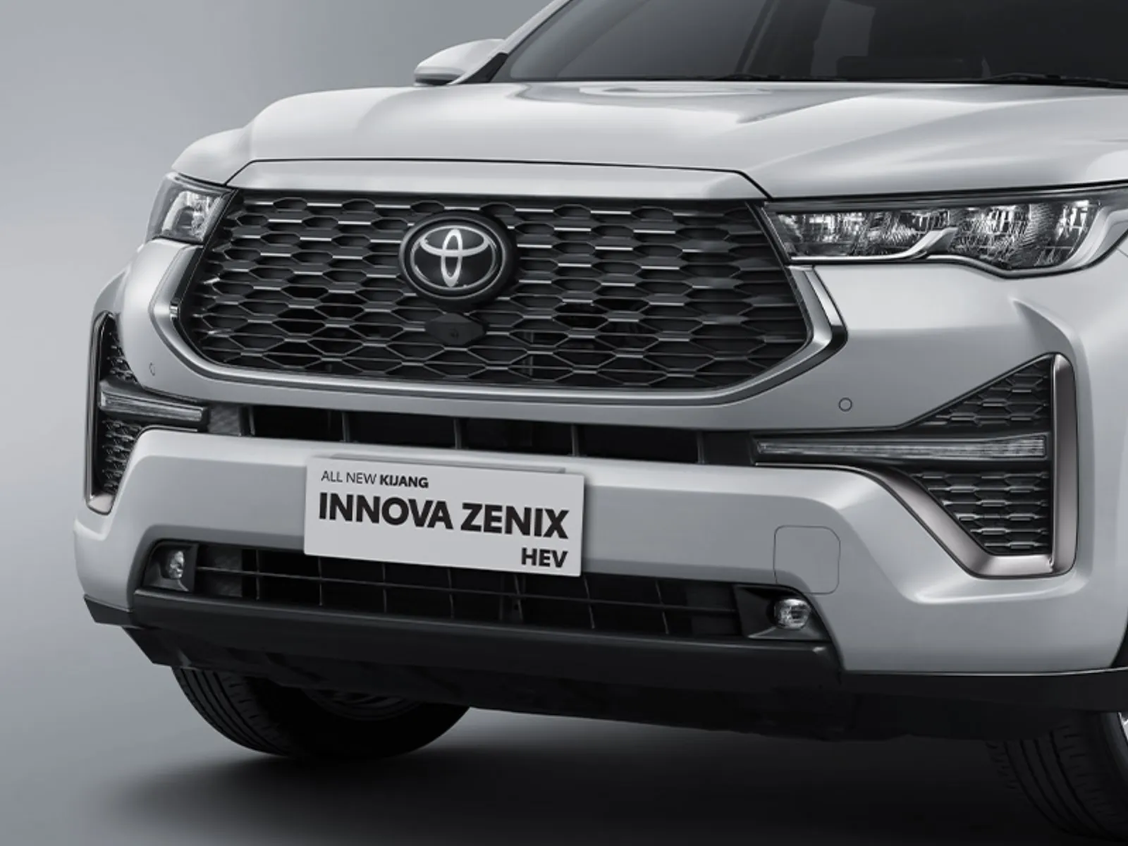 Toyota Kijang Innova Zenix foto 2
