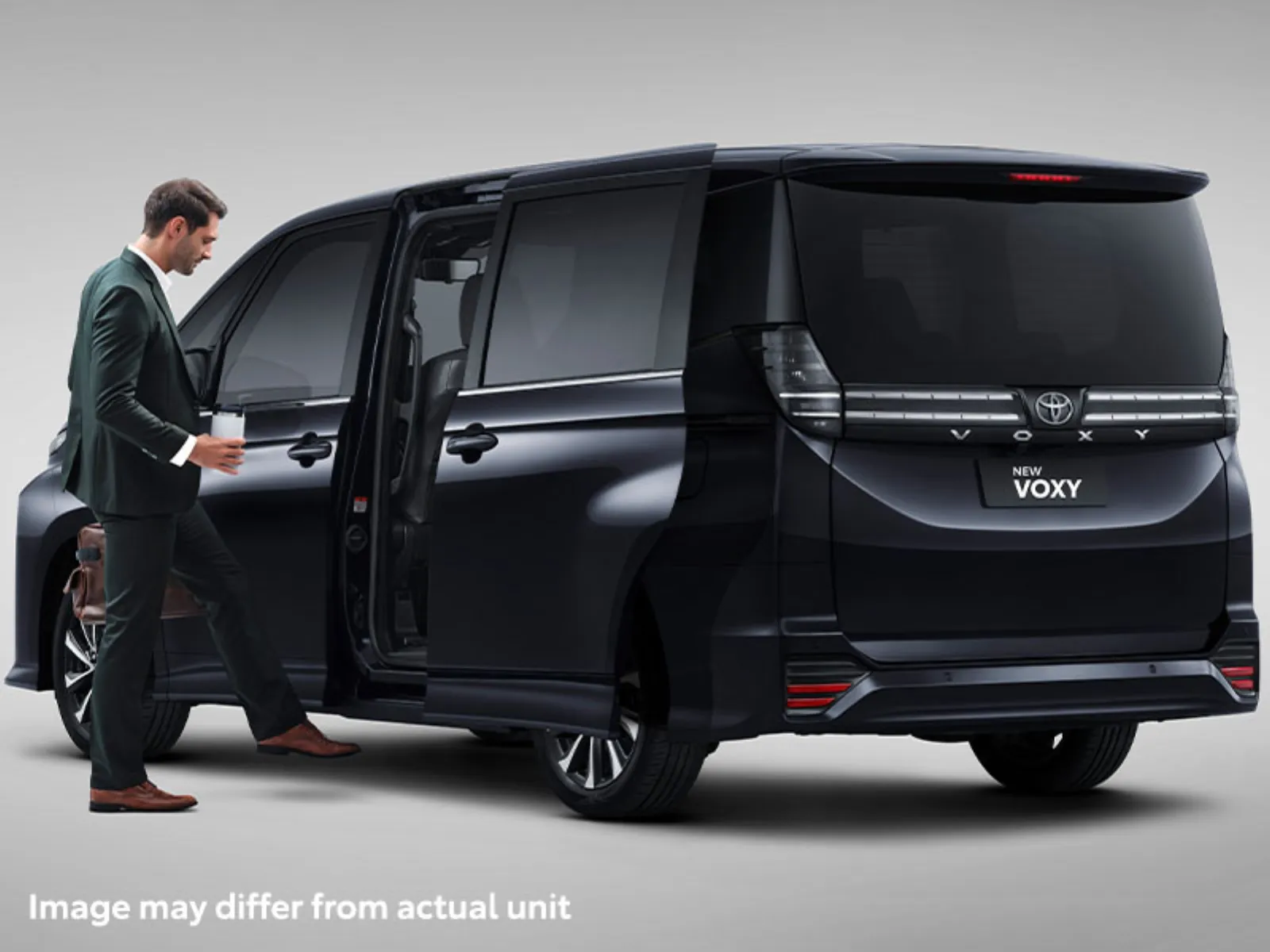 Toyota Voxy foto 1